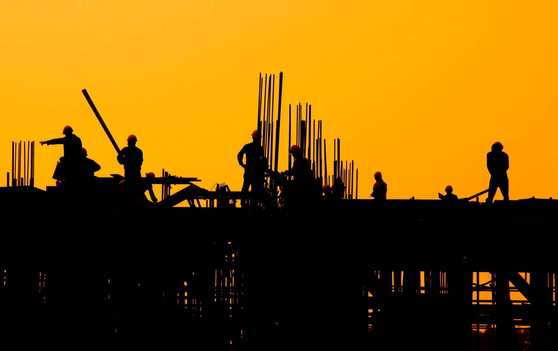 pari-construction-construction-workers-sunset